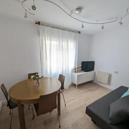 El Arbeyal Apartment *